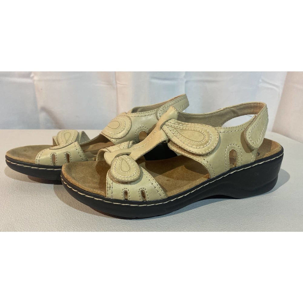 Womens CLARKS BENDABLES Beige Leather Strappy Adjustable Sandals Sz 9.5 M NICE!